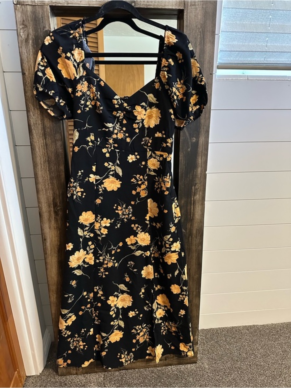 Blu Pepper Black Floral Midi Dress M Puff Sleeve Sweetheart Neck Smocked Back